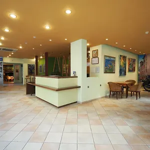 https://hotel-montserrat-sitges.catalonia-hotels.com